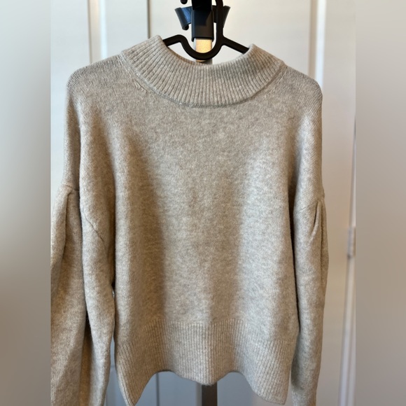 H&M neutral color sweater - Picture 2 of 5